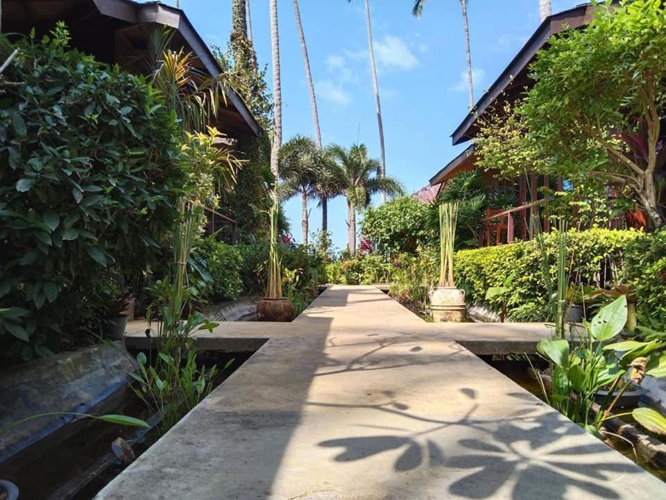 Lipa Bay Resort Lipa Noi Exteriör bild