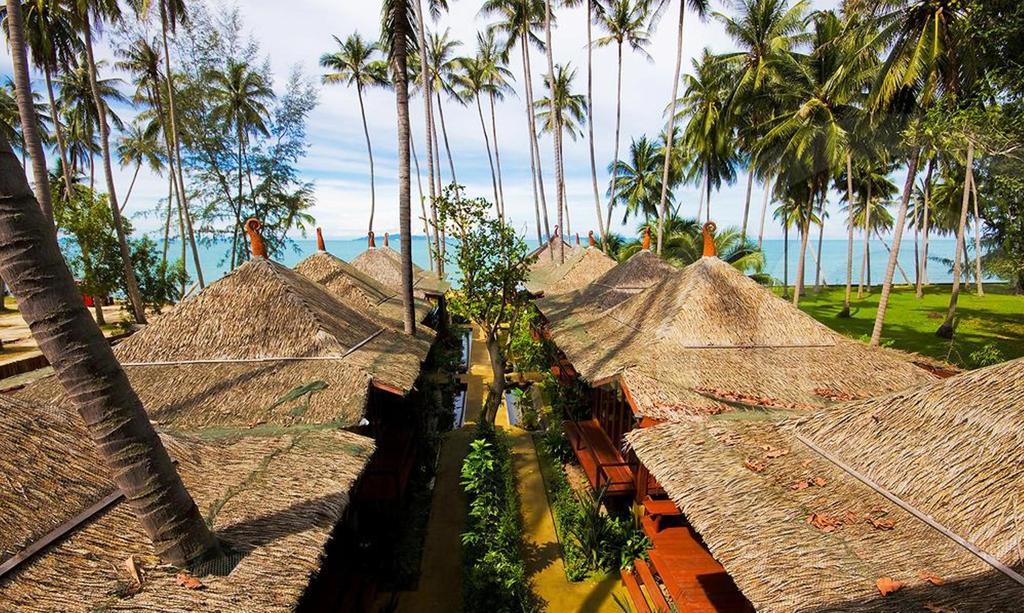 Lipa Bay Resort Lipa Noi Exteriör bild