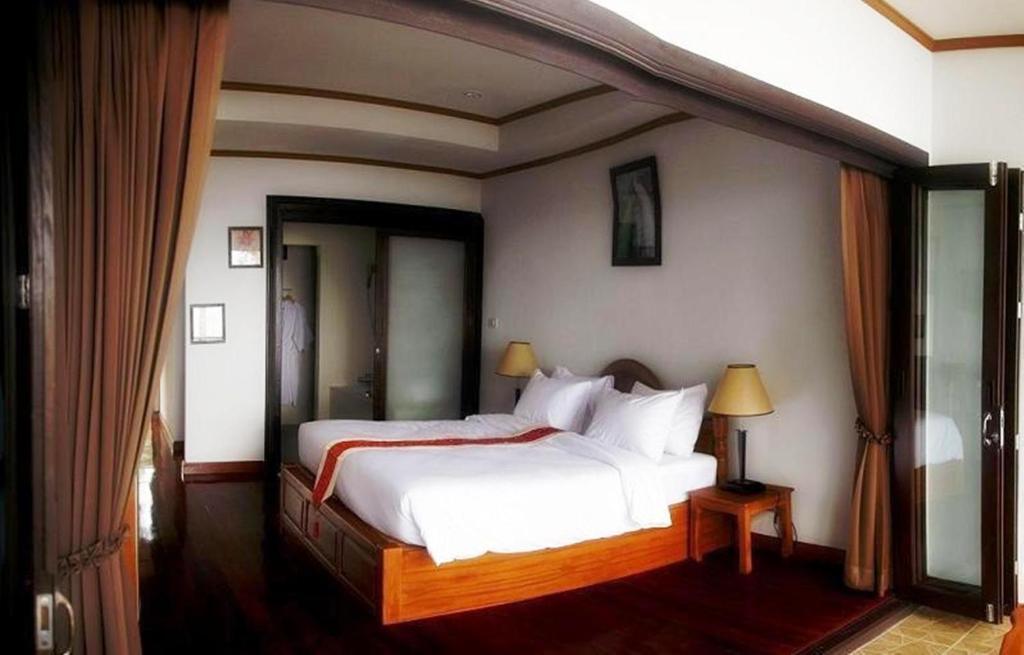 Lipa Bay Resort Lipa Noi Exteriör bild