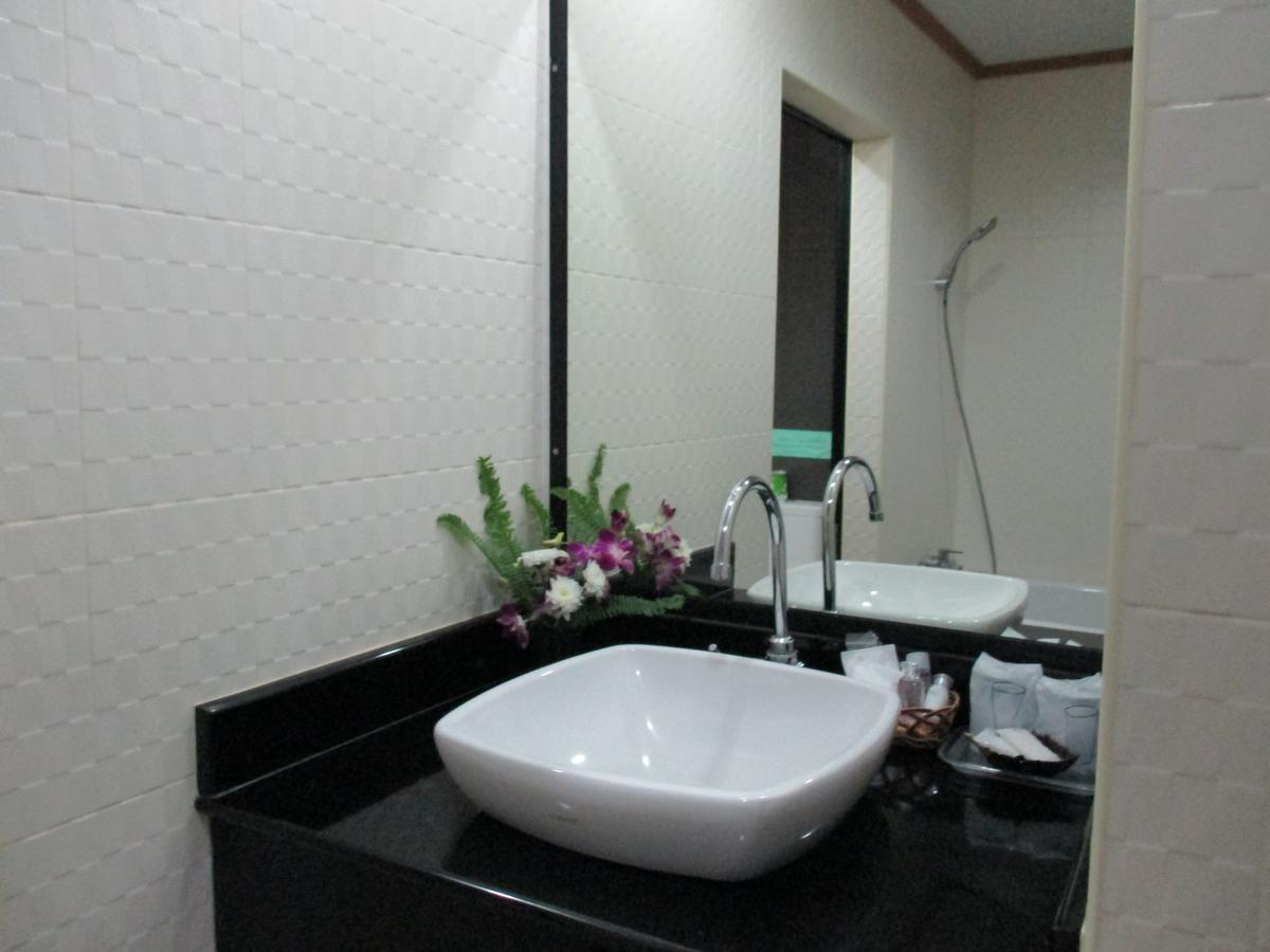 Lipa Bay Resort Lipa Noi Exteriör bild